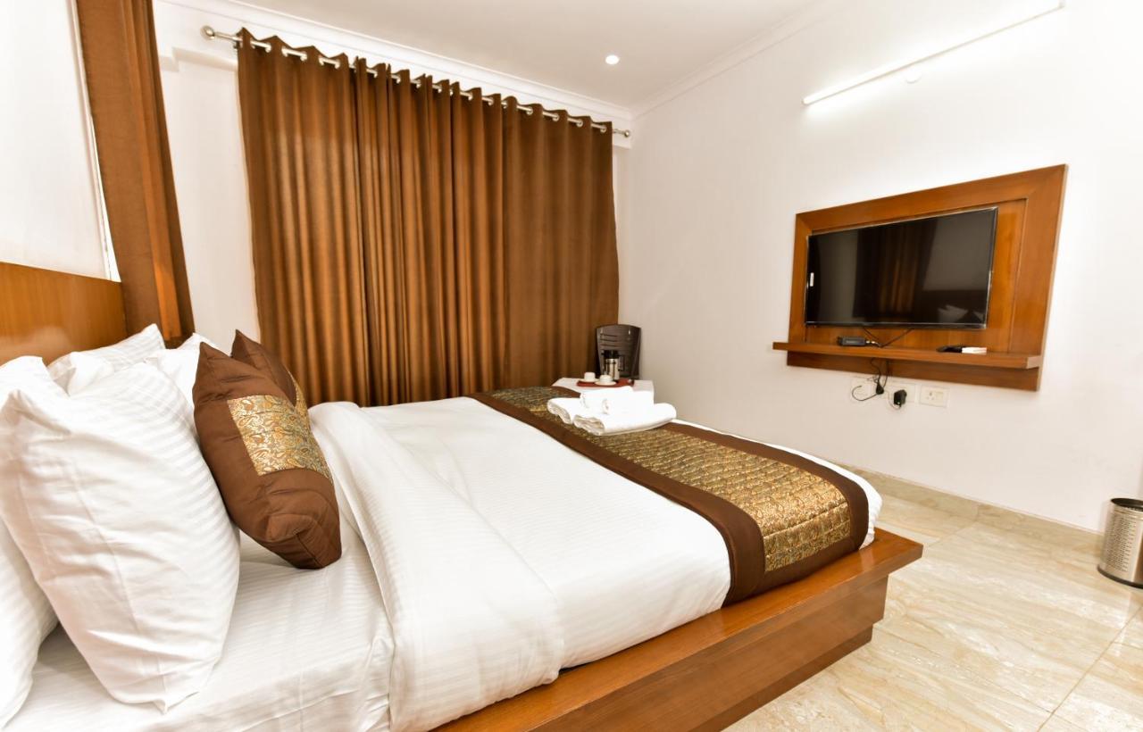 Hotel Luxury Collection Gurgaon Exterior photo