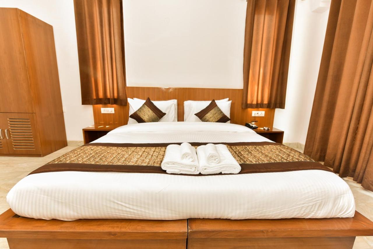 Hotel Luxury Collection Gurgaon Exterior photo